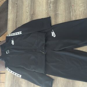 Kids Nike running suit